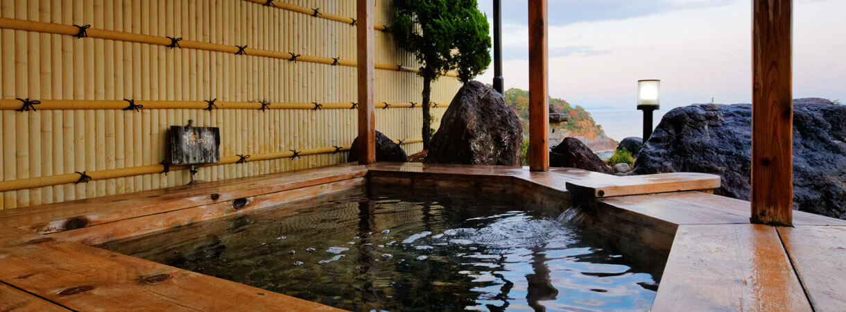 絶景 露天風呂檜風呂・大岩風呂Open-air Bath